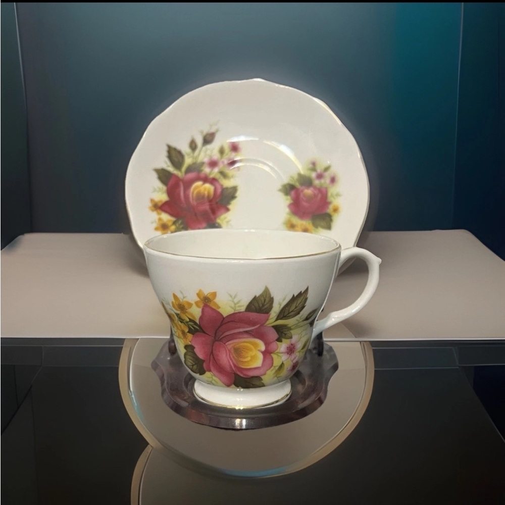 Vtg Tea Cup Saucer Ornate Duchess Bone China England 344 Floral Roses Gold MCM
